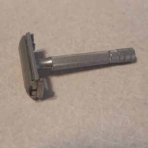 Gillette Vintage 50's 60's One Piece Speed Razor